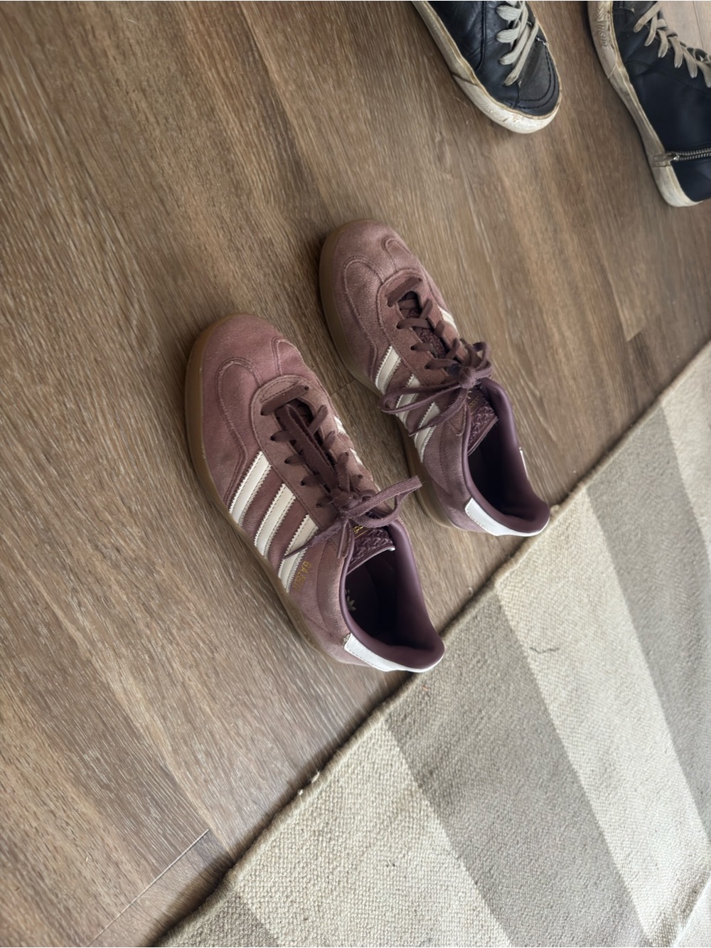 adidas Suede Sneakers in mauve with White Stripes size 37